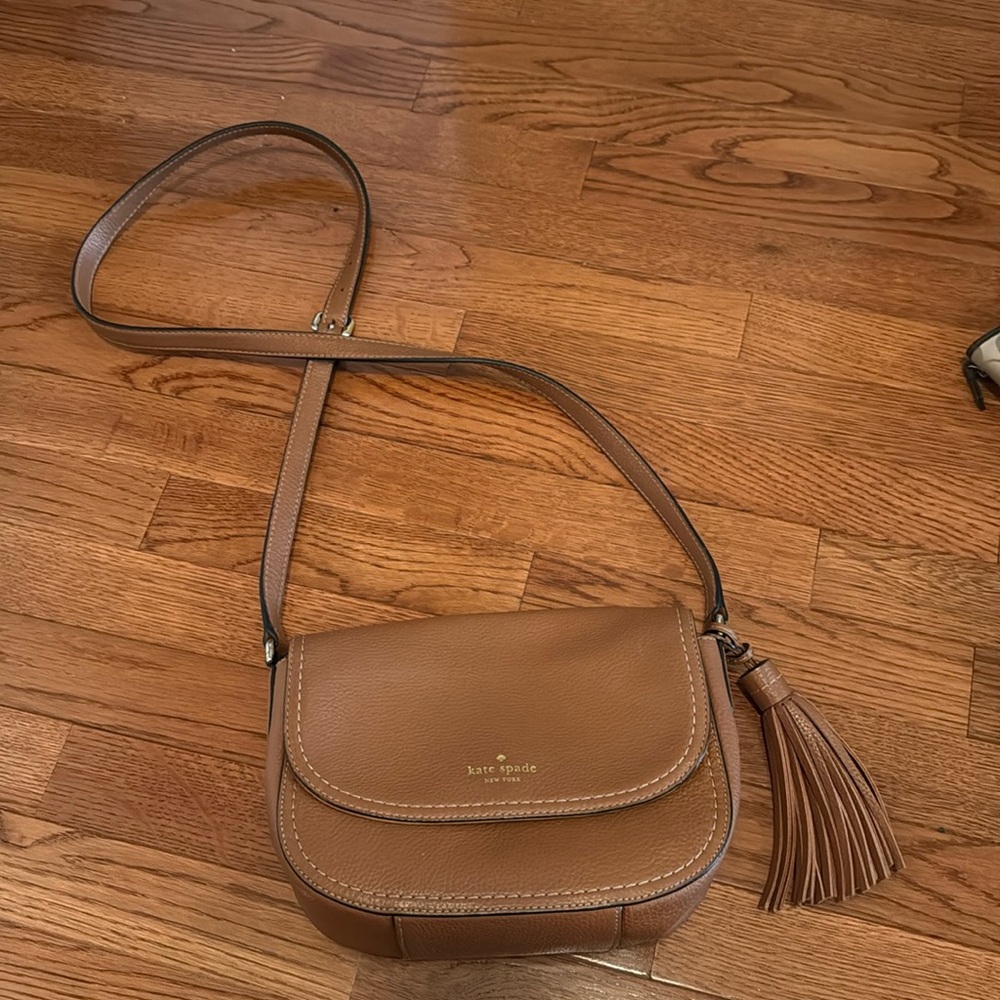 Crossbody brown leather bag